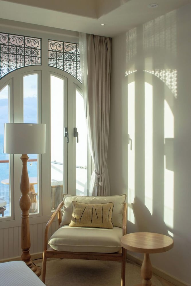 Premium Deluxe Seaview photo 2