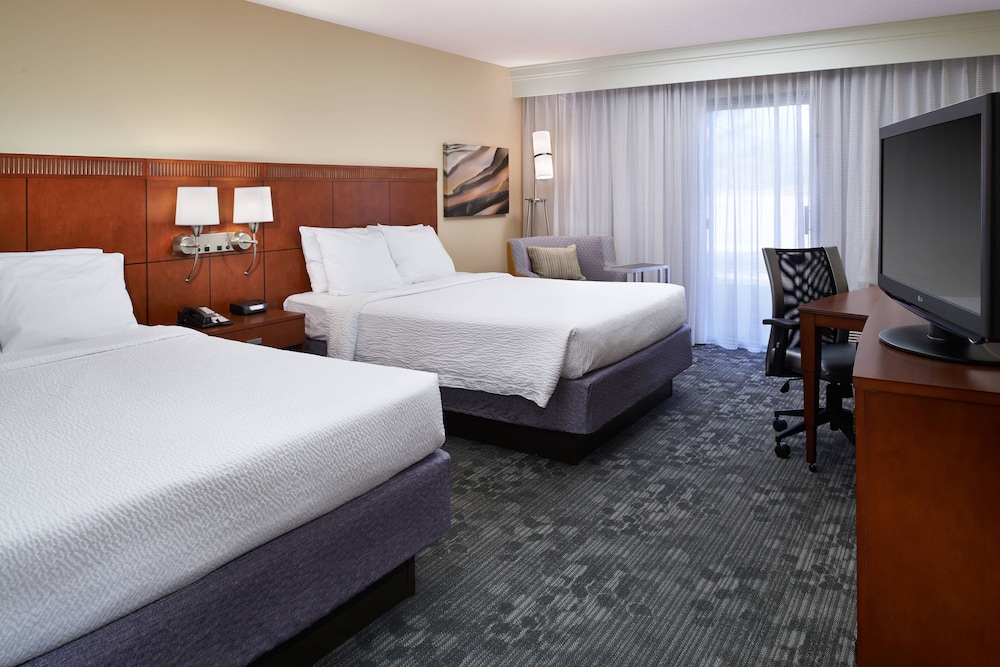 Room, 2 Queen Beds - Photo 1