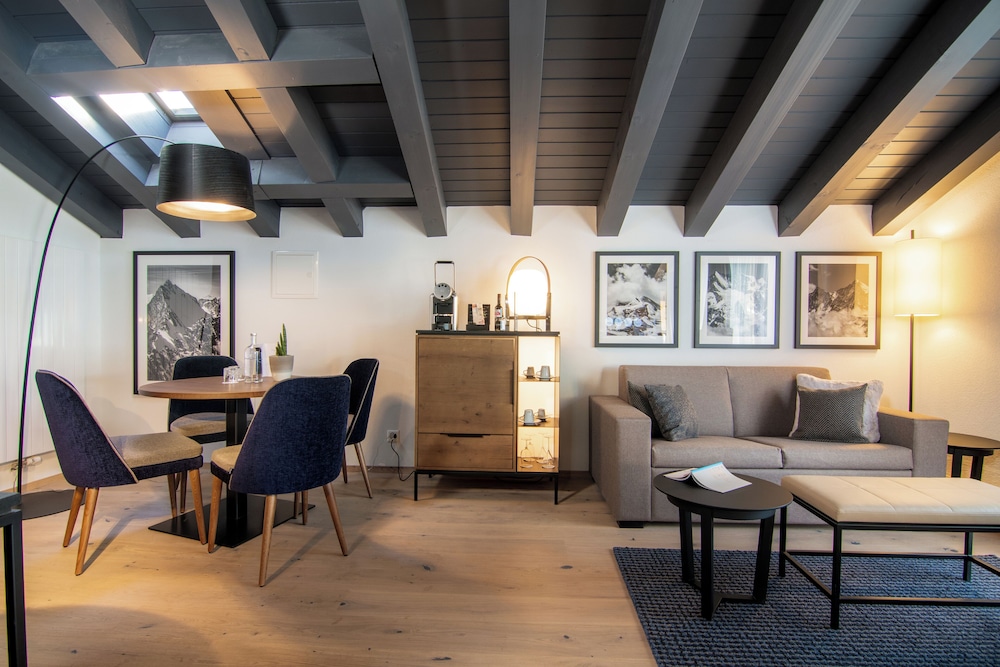 Attika Suite