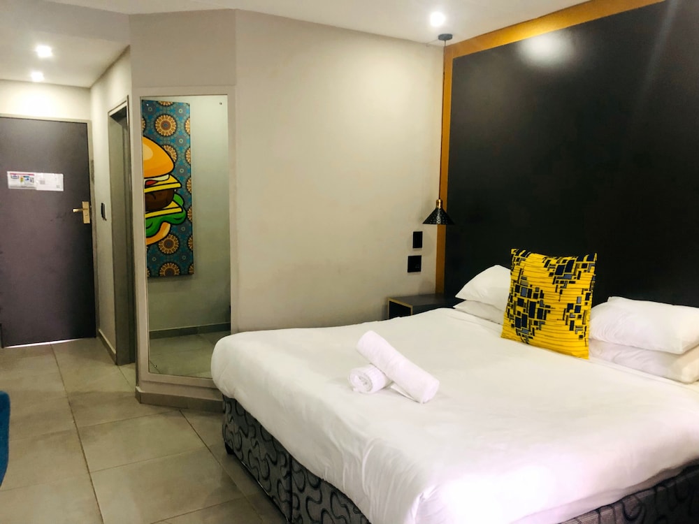 Standard Room, 2 Twin Beds, Pool Access, Pool View - Photo 25