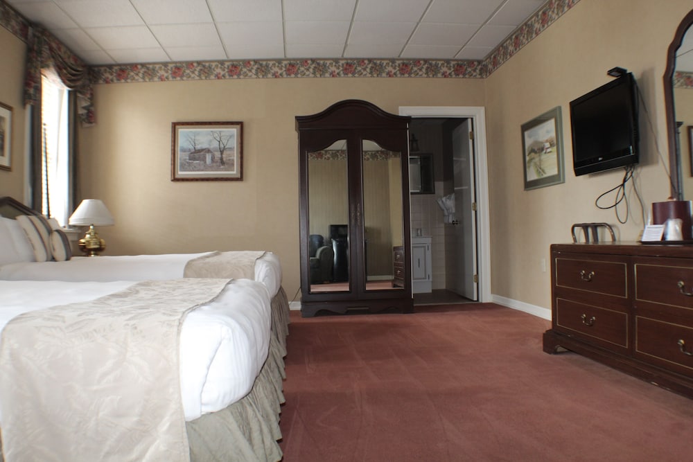 Deluxe Room, 2 Queen Beds photo 3