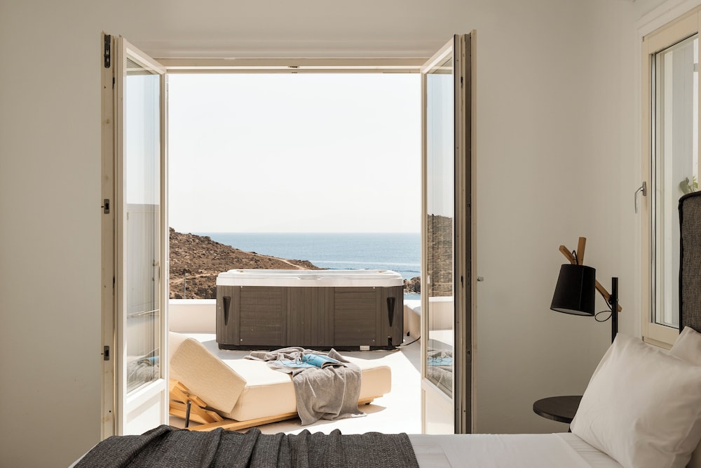Signature Sea View Jacuzzi Villa - Photo 10