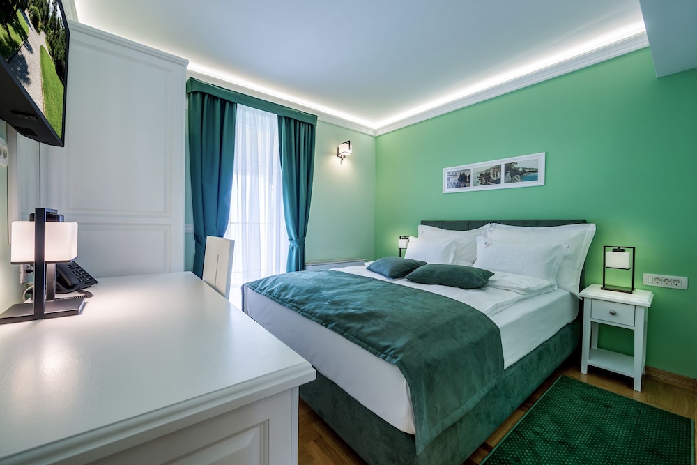 Superior Double Room (207)