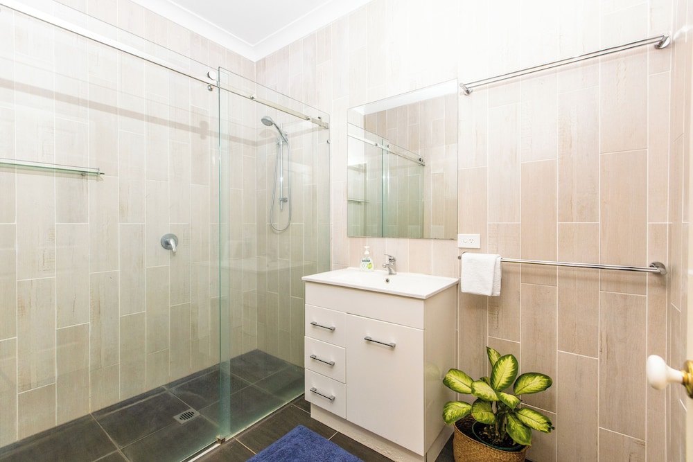 Family House, 4 Bedrooms, Ensuite, Garden View (Wine Makers Cottage) photo 2