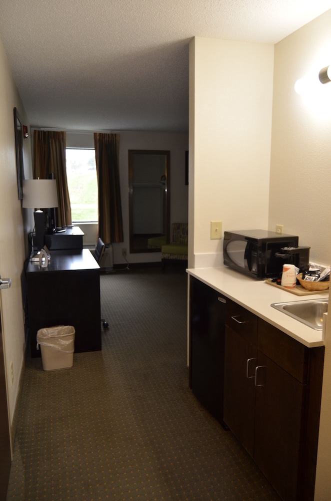 Standard Room, 1 King Bed, Non Smoking - Photo 2