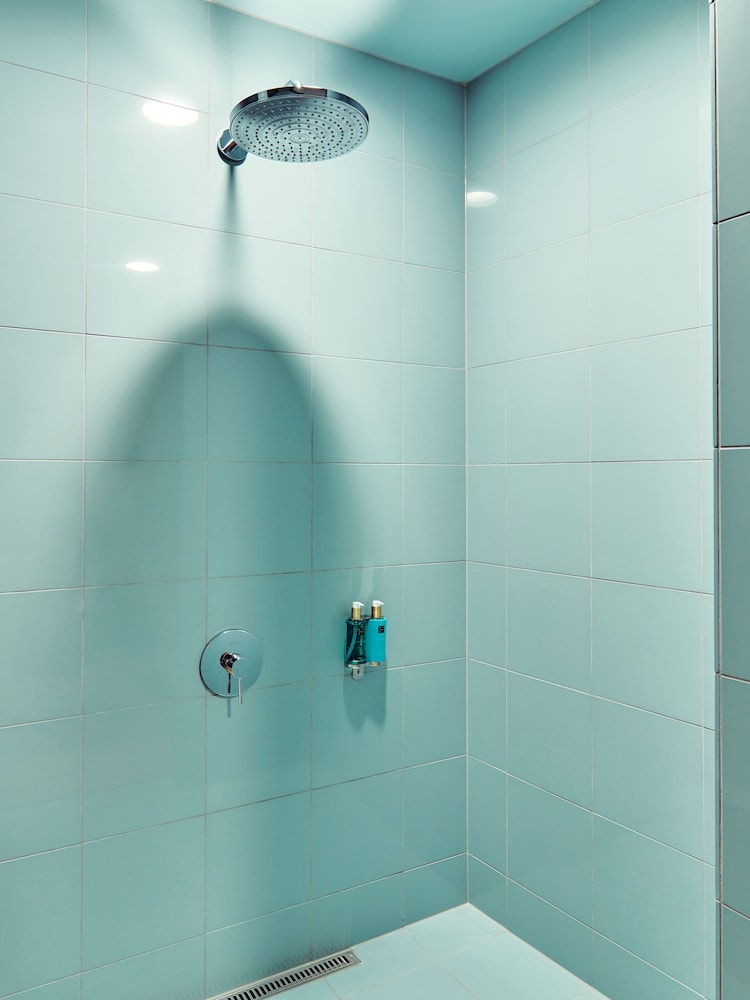 Quadruple Room, Private Bathroom - Photo 3