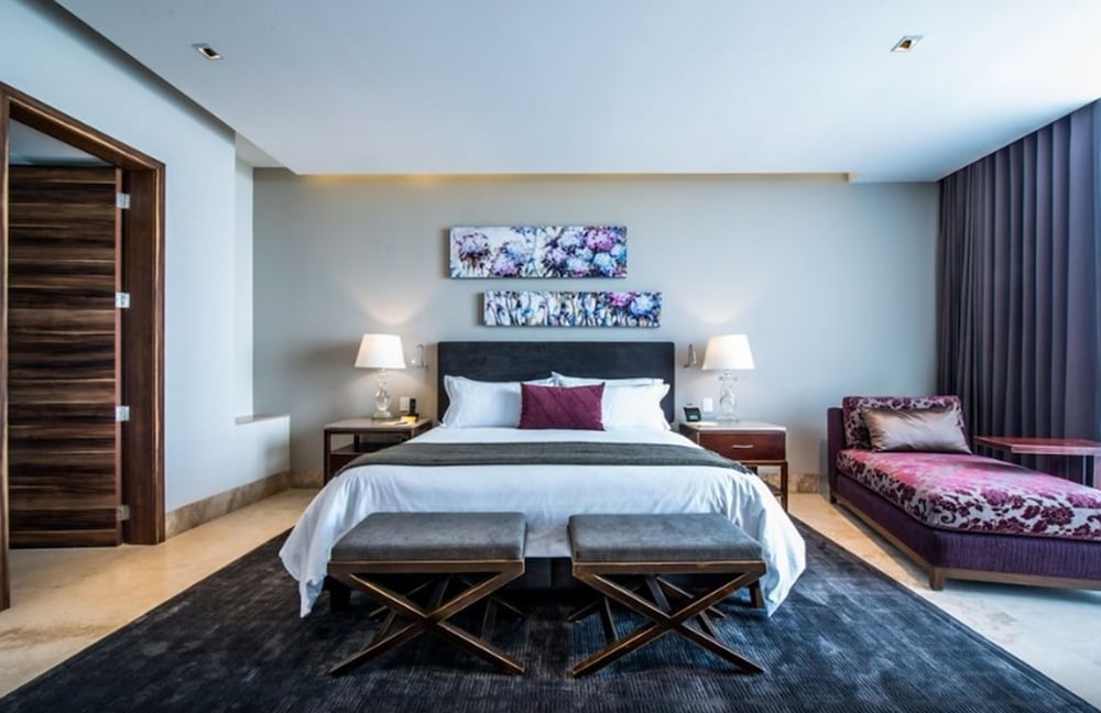Square Suite