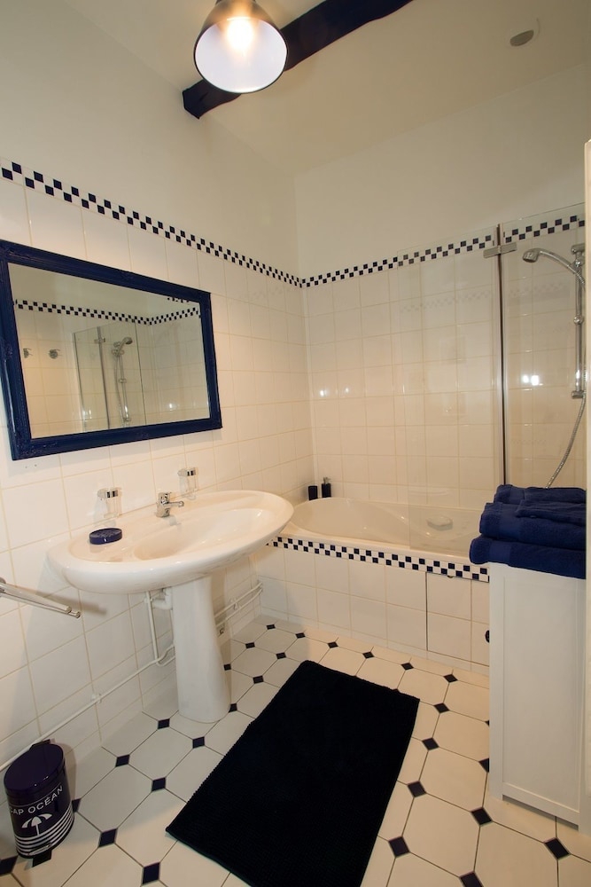 Double Room, Pool View (Iris) photo 2
