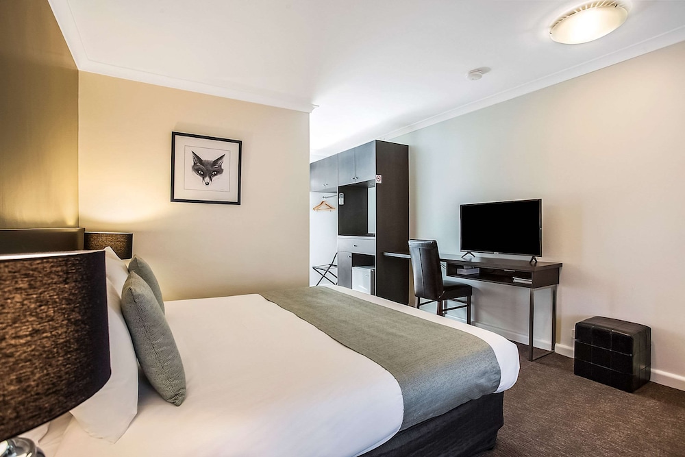 Standard Room, 1 King Bed - Photo 5