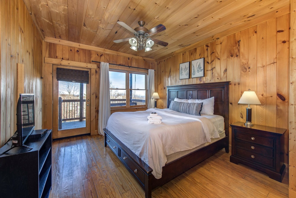 Cabin, Multiple Beds, Pool Access, Mountain View (Little Cub Retreat)