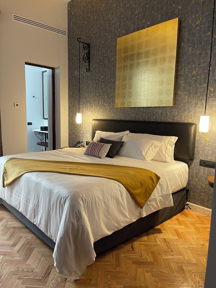 Presidential Room, 1 King Bed, Bathtub, City View