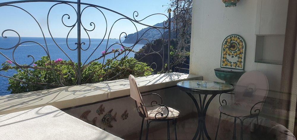Deluxe Room, 1 Bedroom, Sea View - Photo 3