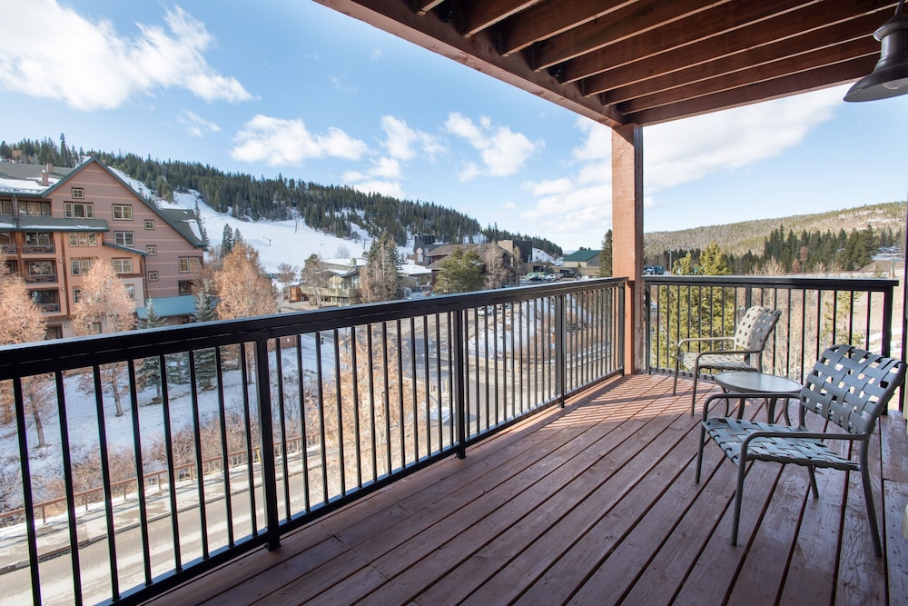 Condo, 2 Bedrooms