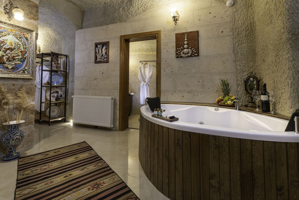 Royal Suite - Photo 2