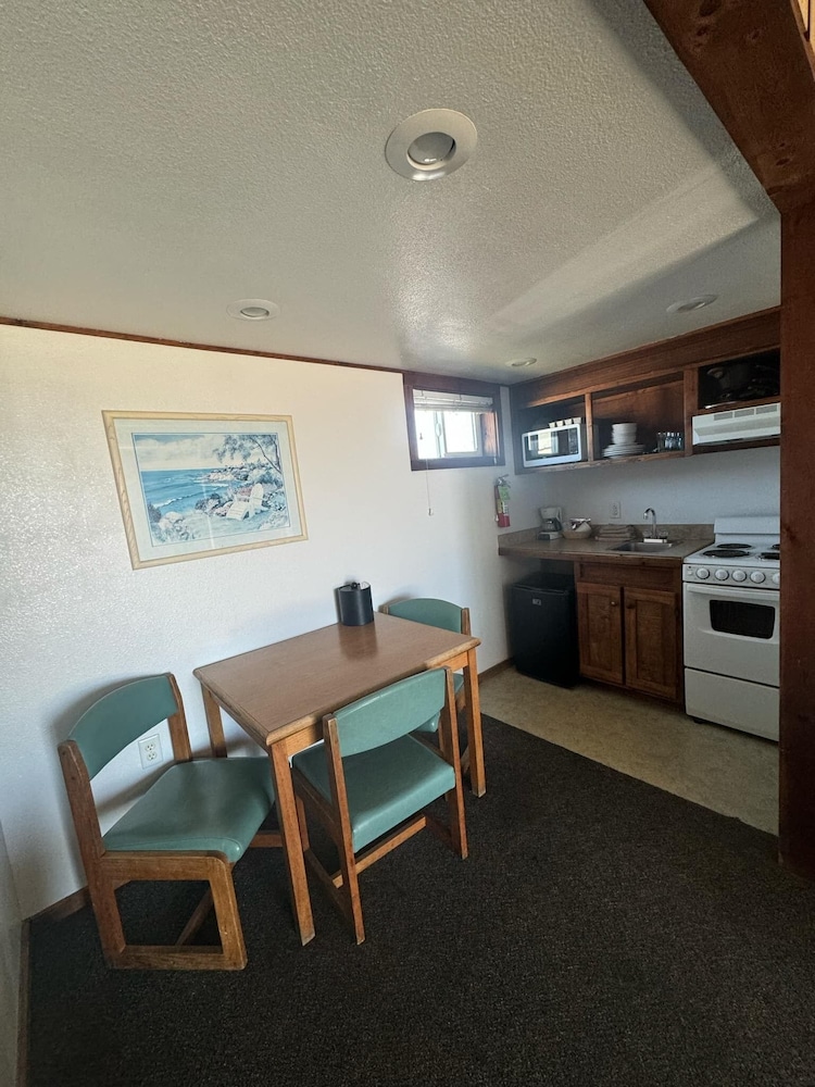 Deluxe Room, 2 Double Beds, Kitchen, Partial Ocean View photo 3