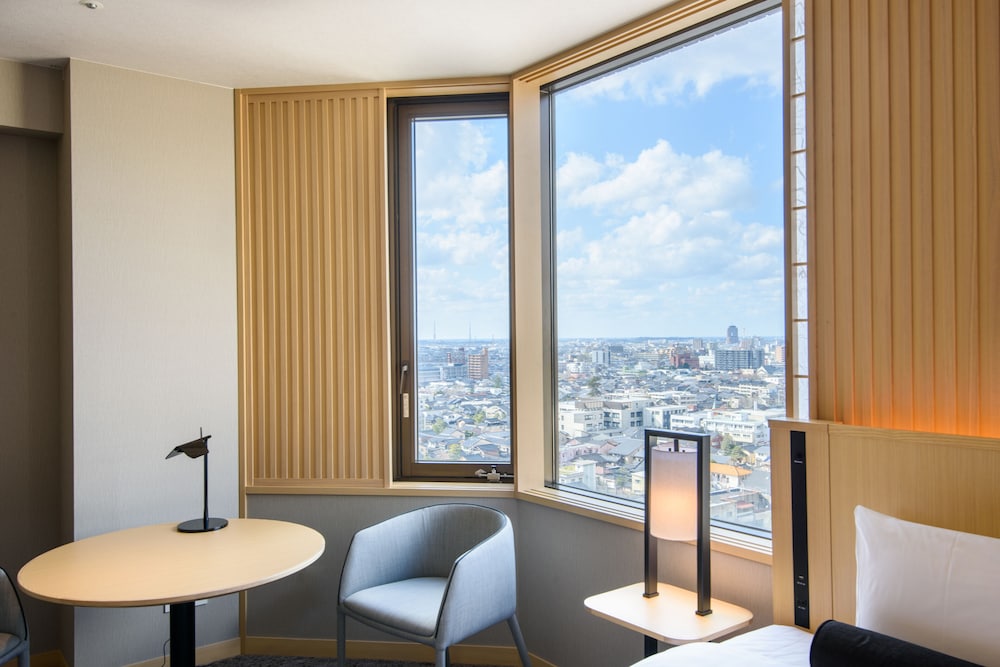 Premier Twin Room, Non Smoking, Exclusive Club Lounge Access (46sqm, Bed width 120cm) - Photo 5