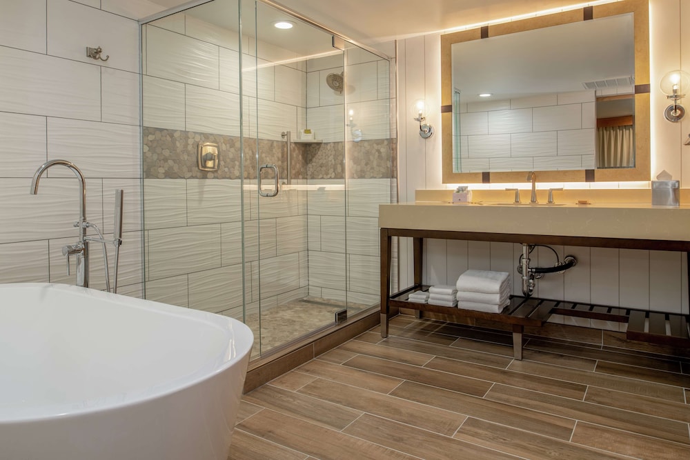 Suite, 1 King Bed - Photo 5