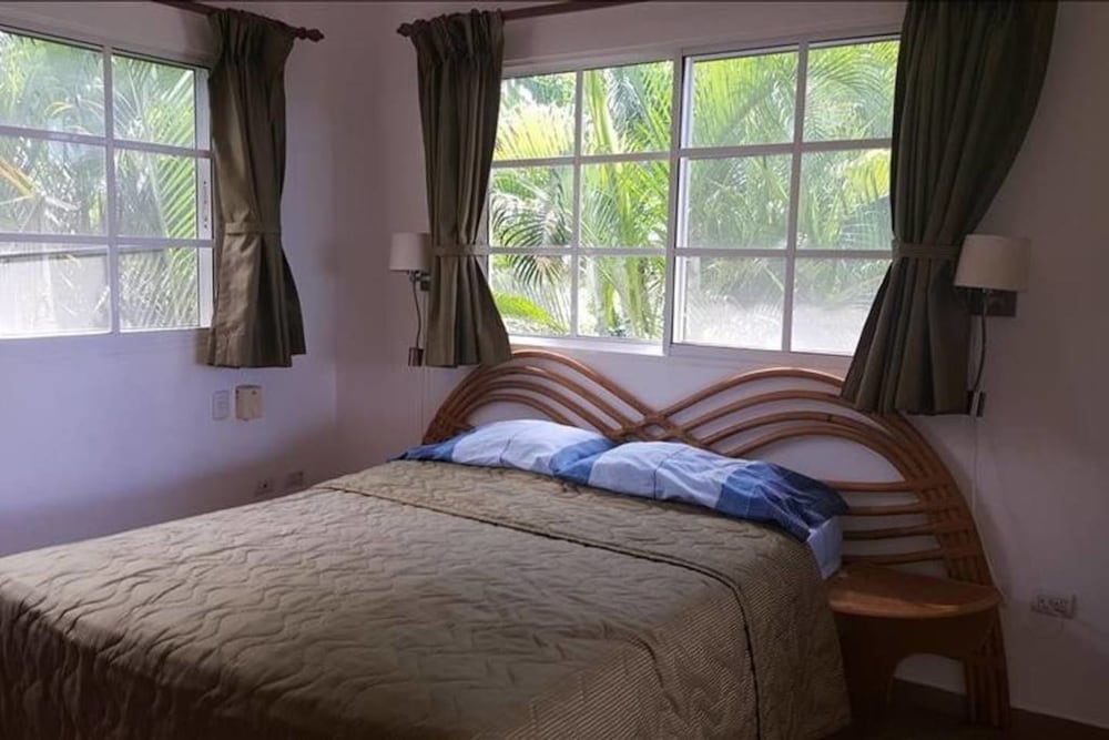 Villa (4 Bedrooms)