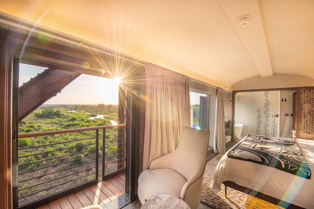 Luxury Carriage Suite
