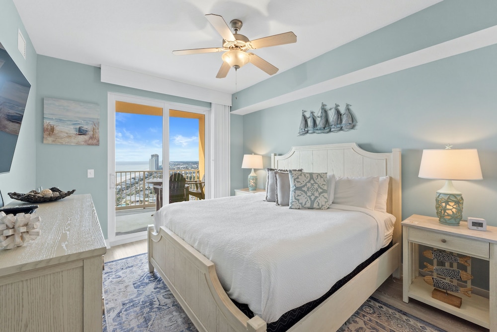 Condo, 3 Bedrooms, Sea View (2211)