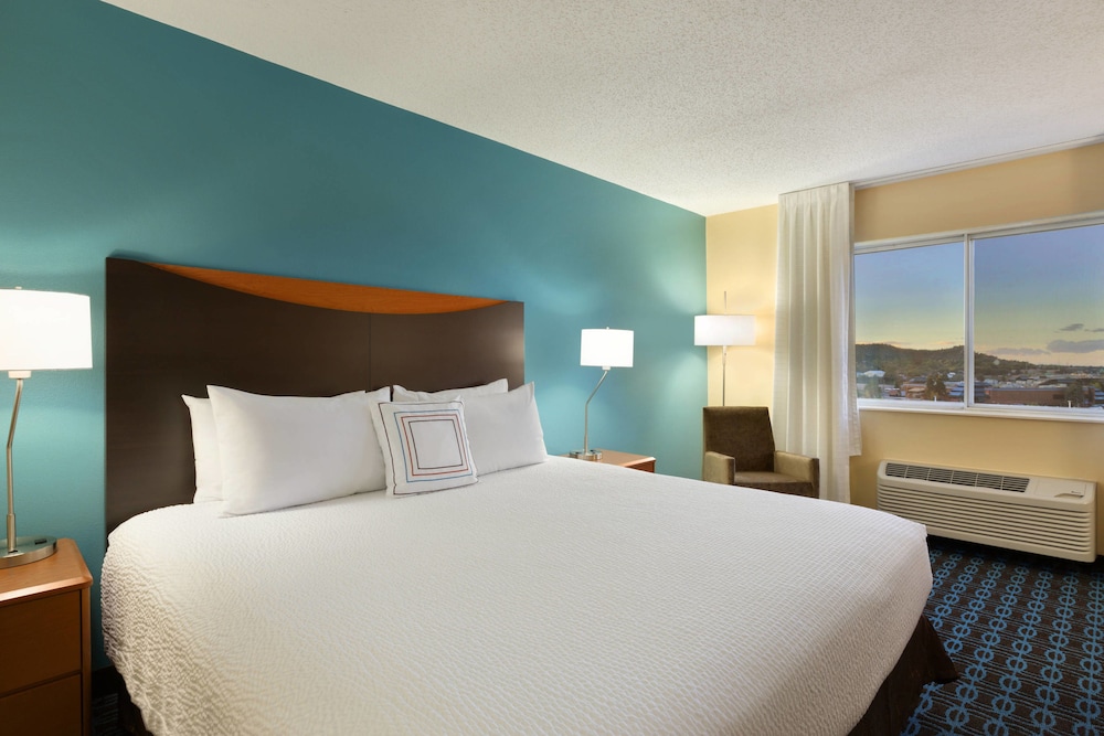 Room, 1 King Bed (Mobility/Hearing Access, Roll-In Shwr) - Photo 2