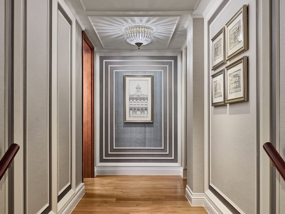 Fullerton Suite