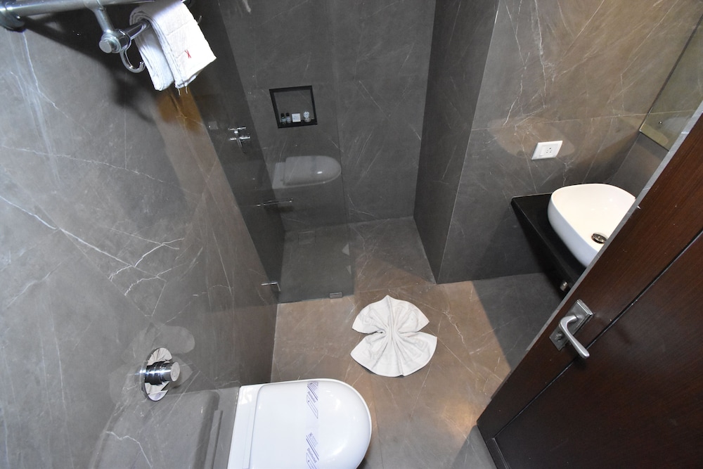 Executive Room - Photo 13