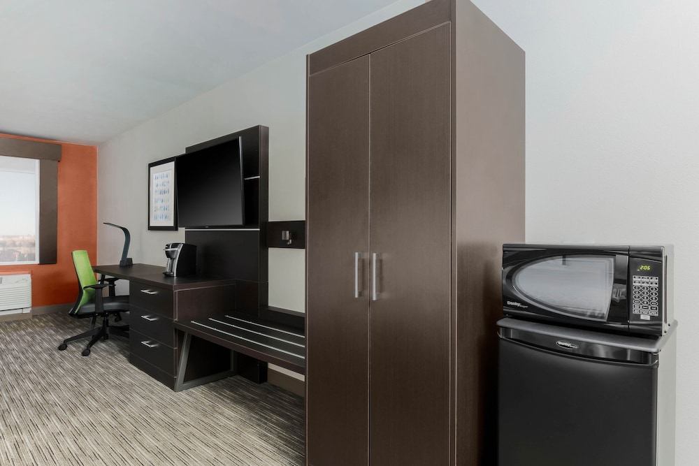 Single Room, Multiple Beds, Mobility Accessible (Accessible Tub)