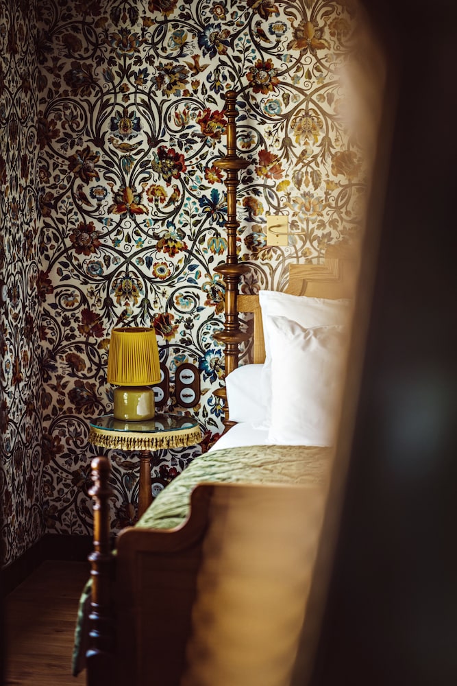 Parisian room photo 2