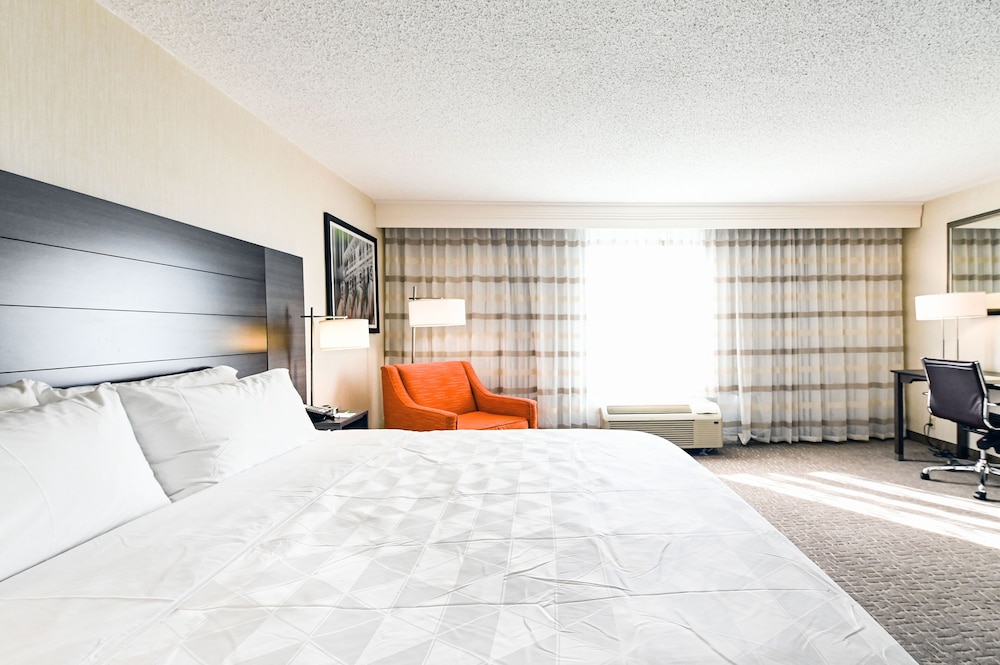 Standard Room, 1 King Bed (Walk-In Shower) - Photo 7