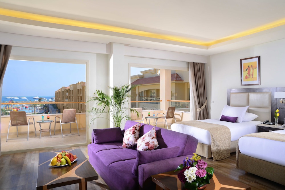 Junior Suite with Pool View
