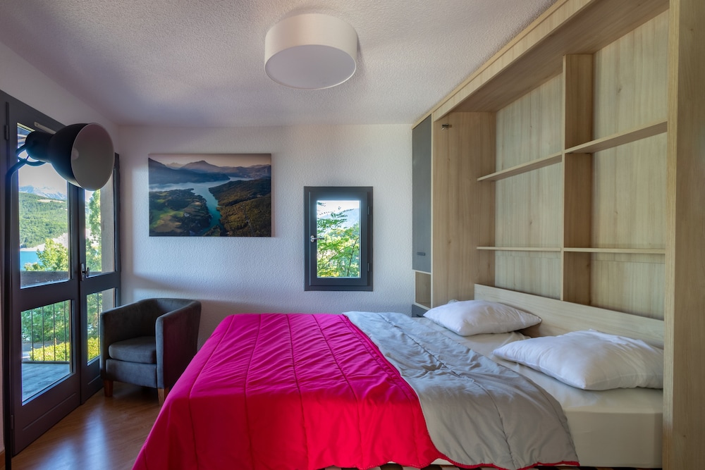 Superior Studio, 2 Double Beds, Lake View