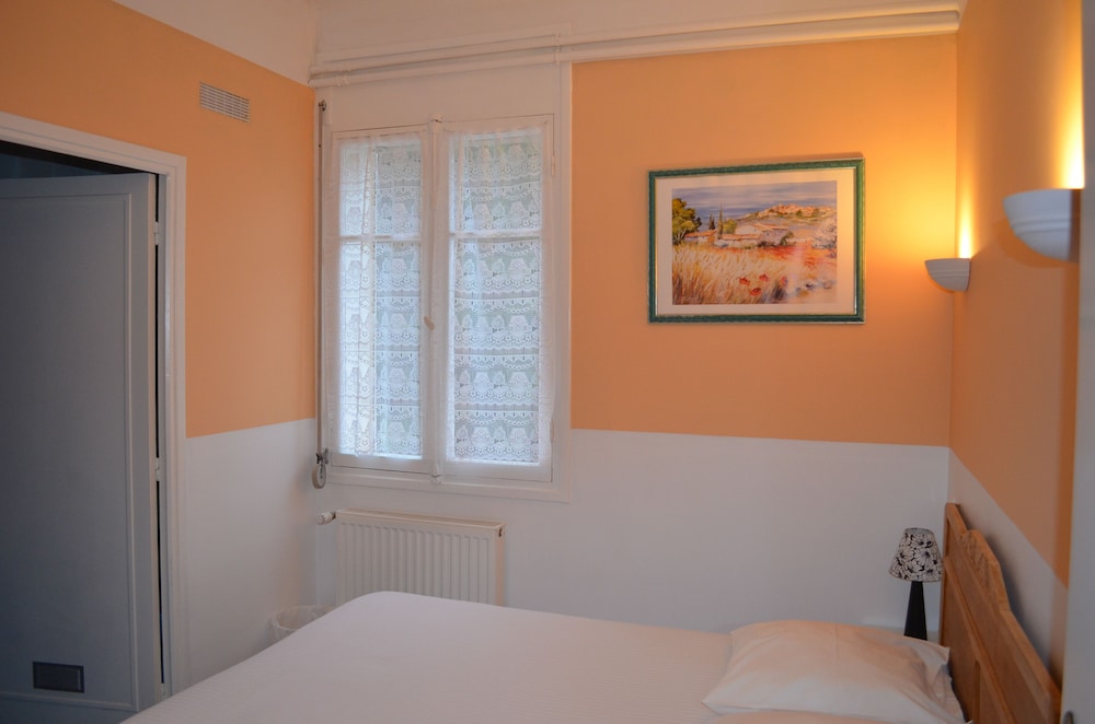 Standard Double Room, 1 Double Bed, Private Bathroom - Photo 7