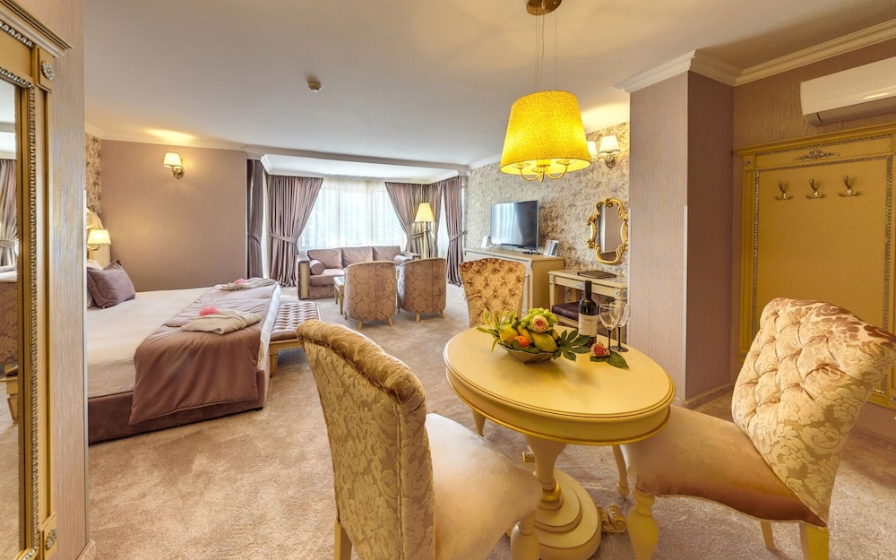 Standard Apartment (Carrie)