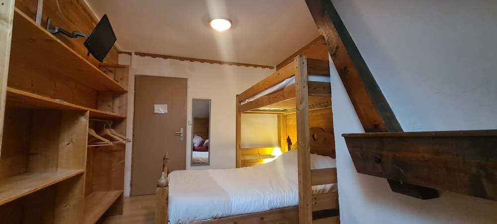 Standard Triple Room, Private Bathroom (sous les toits) photo 3