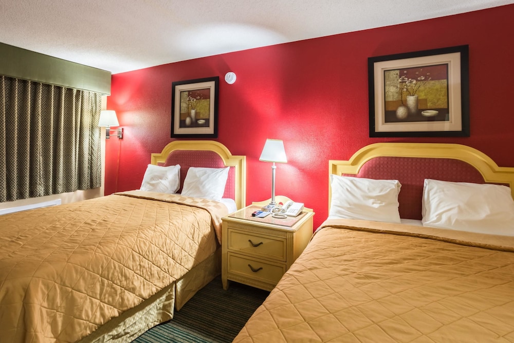 Standard Room, 2 Double Beds, Smoking photo 3