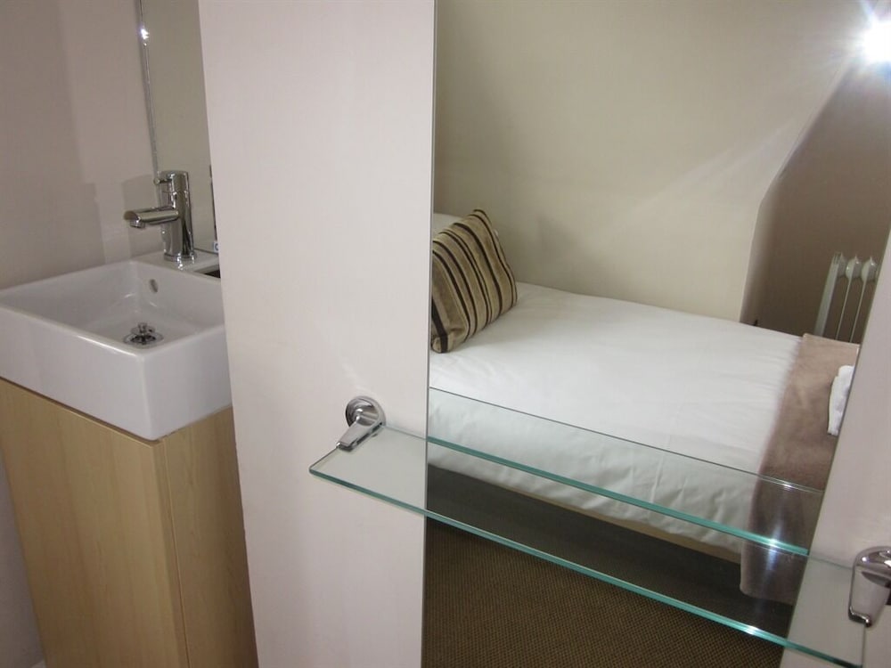 Single Room, Shared Bathroom photo 2