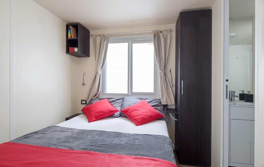 Mobile Home, 2 Bedrooms photo 1