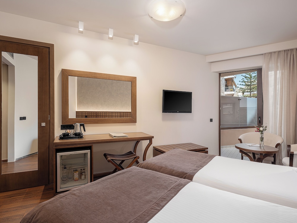 Superior Room, 2 Bedrooms, Connecting Rooms thumbnail 6