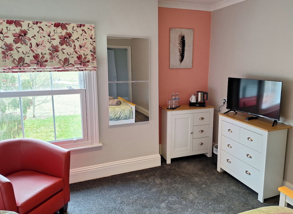 Room-comfortable Guest Room With a Bath, Photo 2