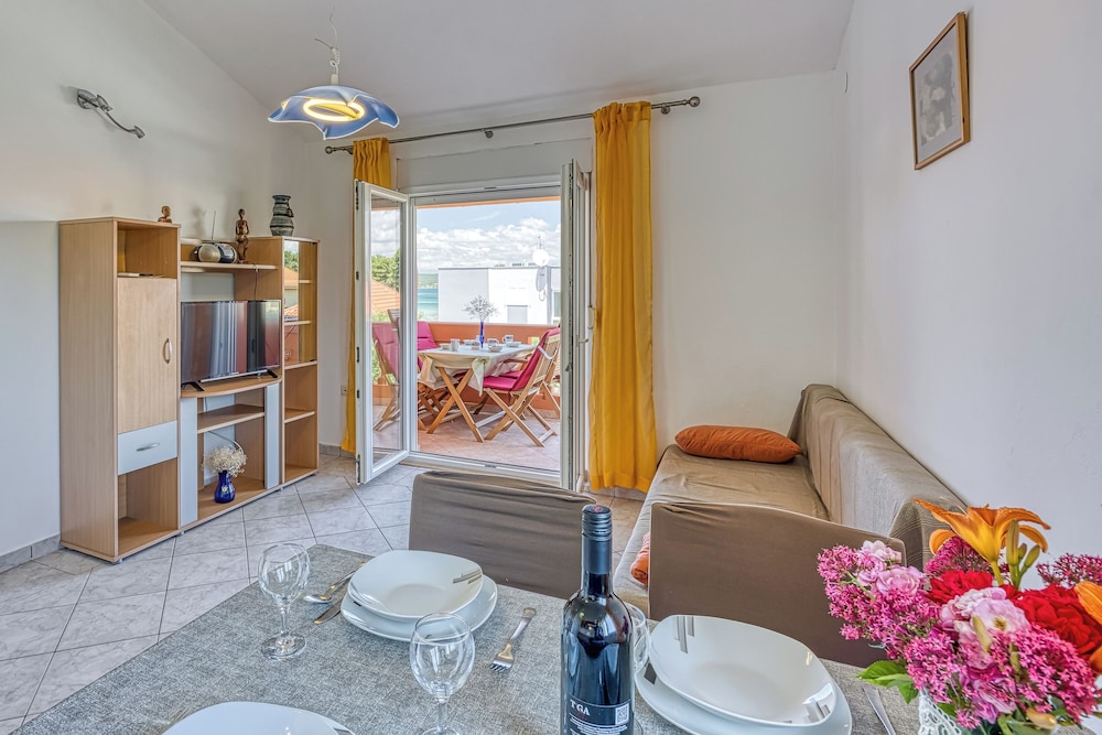 Family Apartment, 1 Bedroom, Sea Facing (Seaview Apartment In Pasman A2)