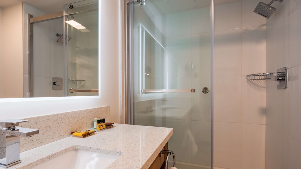 Suite, 1 King Bed, Non Smoking, Kitchenette (with Sofa bed) (non-Pet friendly) - Photo 5