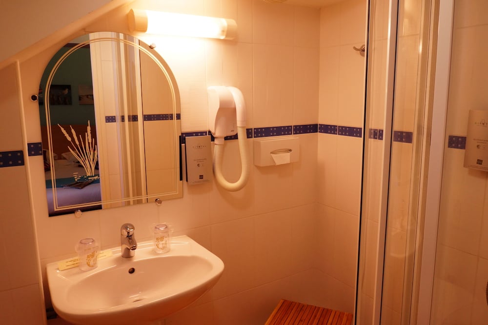 Double Room with Shower, Harbour View - Photo 11