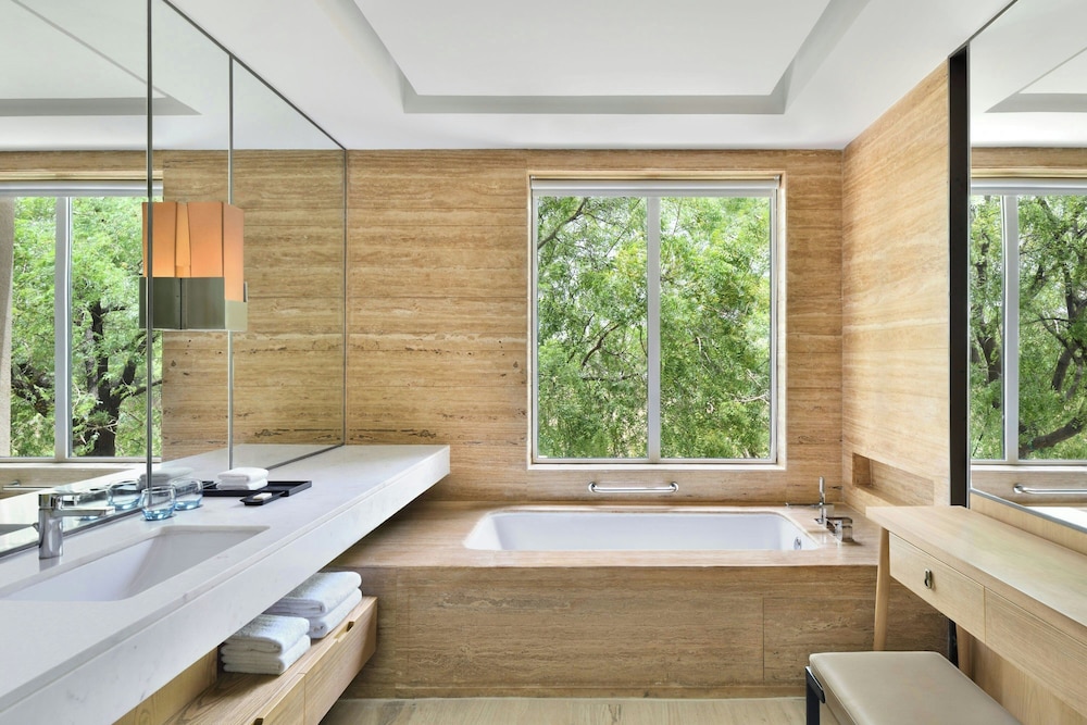 Executive Suite, 1 Bedroom, Mountain View - Photo 3