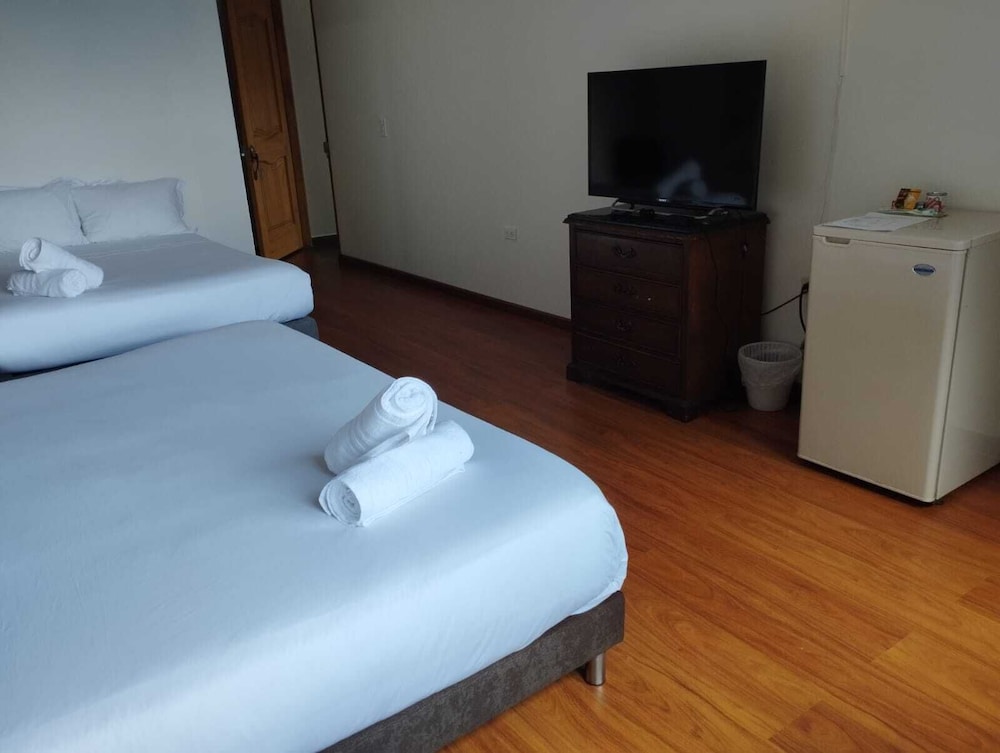 Deluxe Quadruple Room, Private Bathroom photo 3