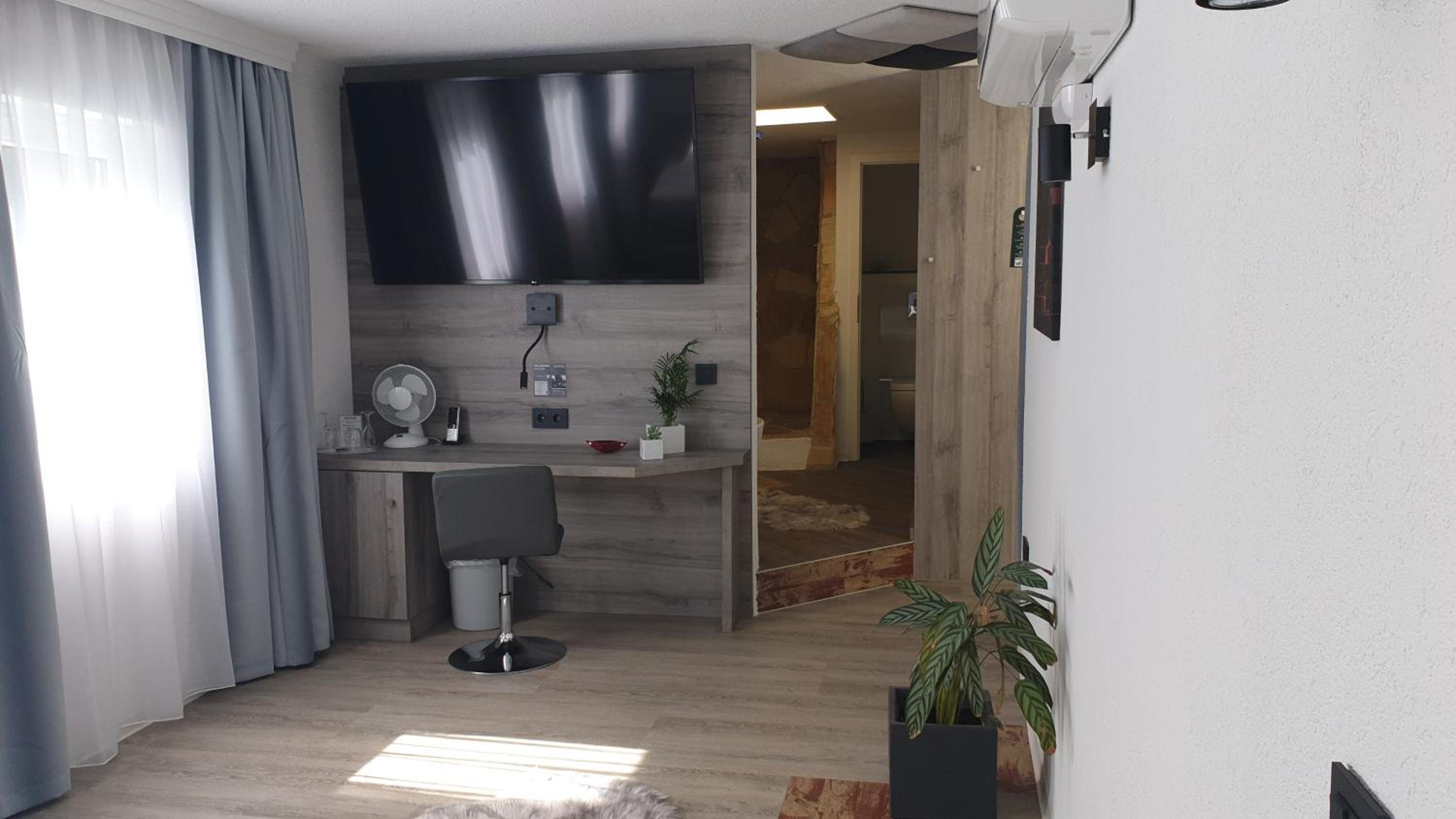 Deluxe Double Room with Balcony photo 1