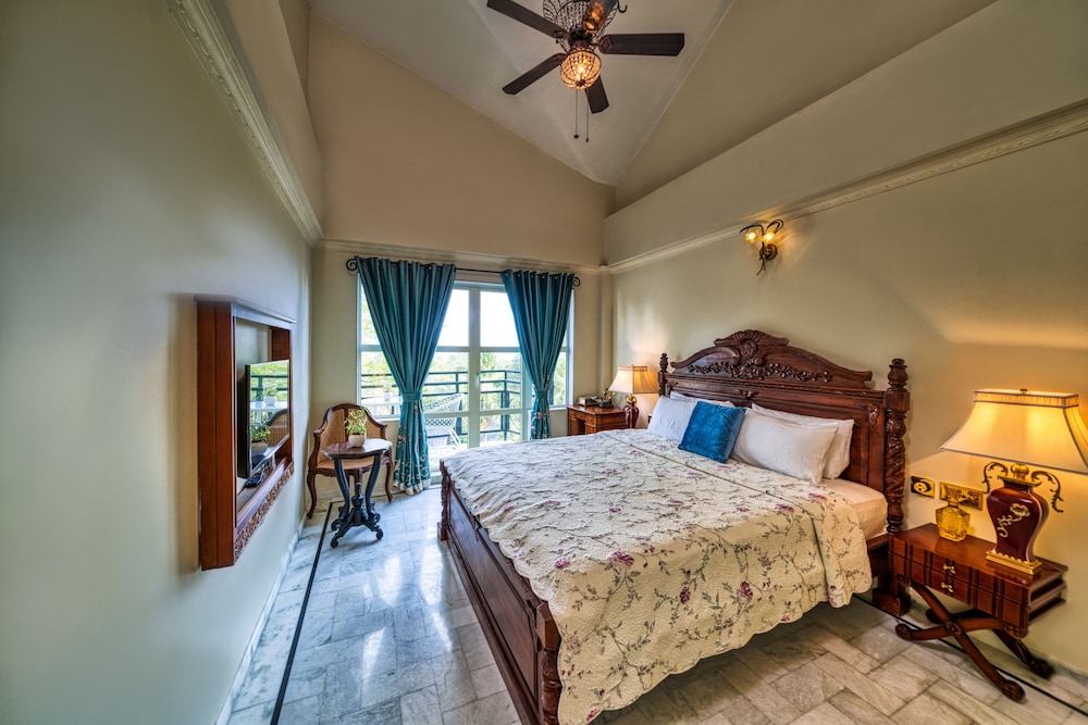 Emerald Suite