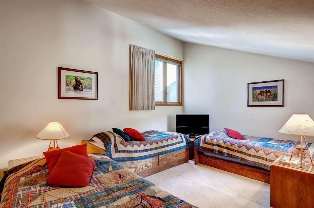 Condo (100-4 Lakeside Village) photo 3