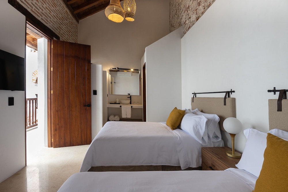 Standard Twin Room - Photo 3