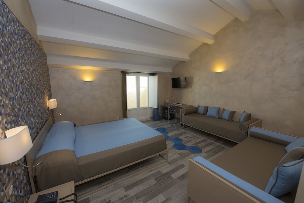 Deluxe Suite, Sea View photo 2